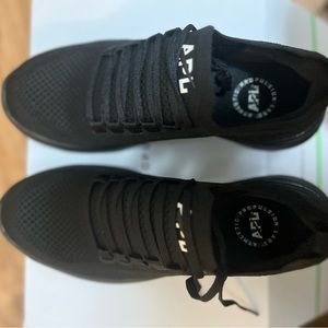 APL Techloom Breeze NEW ALL black Men’s Size 7.5 Eur: 40 Women: Size 9